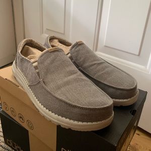 Hey Dude Loafers Size 10